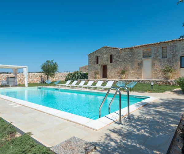 villas in sicily with private pool